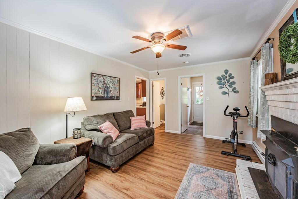 Kelly'S Comfortable Quinton Home Exterior photo